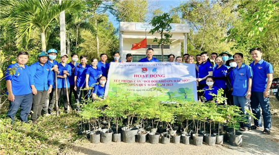 Huyện đoàn Trà Cú: Tổ chức Tết trồng cây "Đời đời nhớ ơn Bác Hồ" Xuân Quý Mão năm 2023